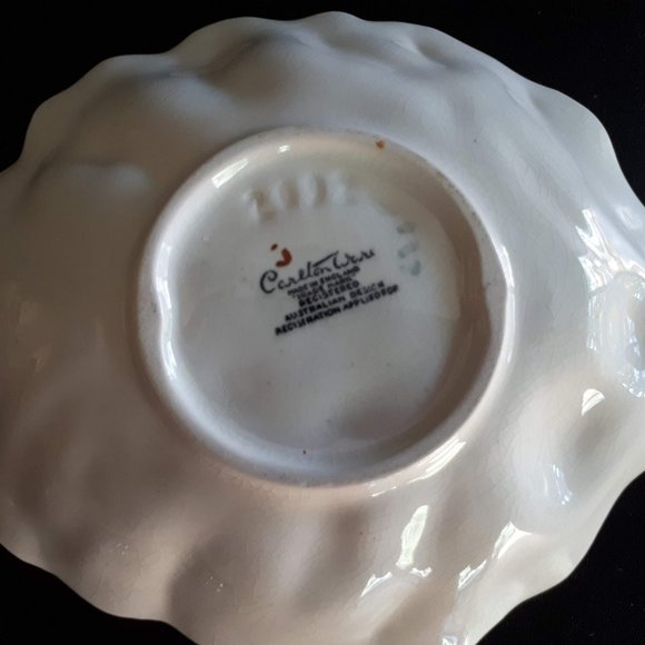 Carlton ware Cabbage leaf dish with Tomato design - Picture 9 of 9